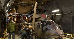 FOTO Vojni helikopteri Kiowa stigli u zračnu bazu Zemunik